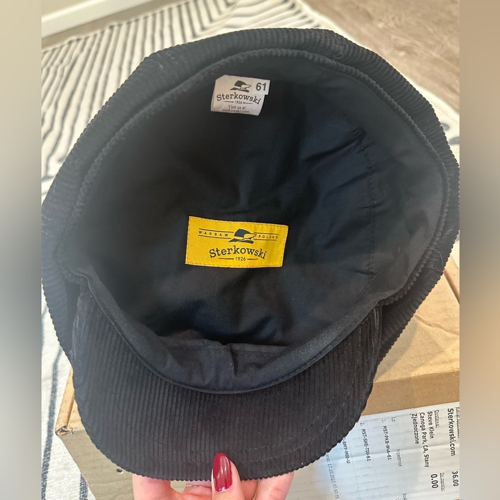 Brand new Sterkowsky black corduroy newsboy style cap - Picture 3 of 3